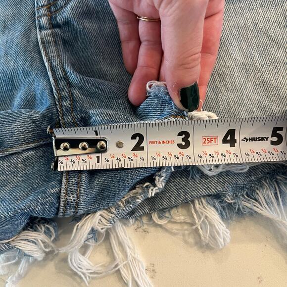 Madewell Relaxed Denim Shorts in Rosemount Wash: Destroyed Hem Edition Size 30 - Picture 10 of 10